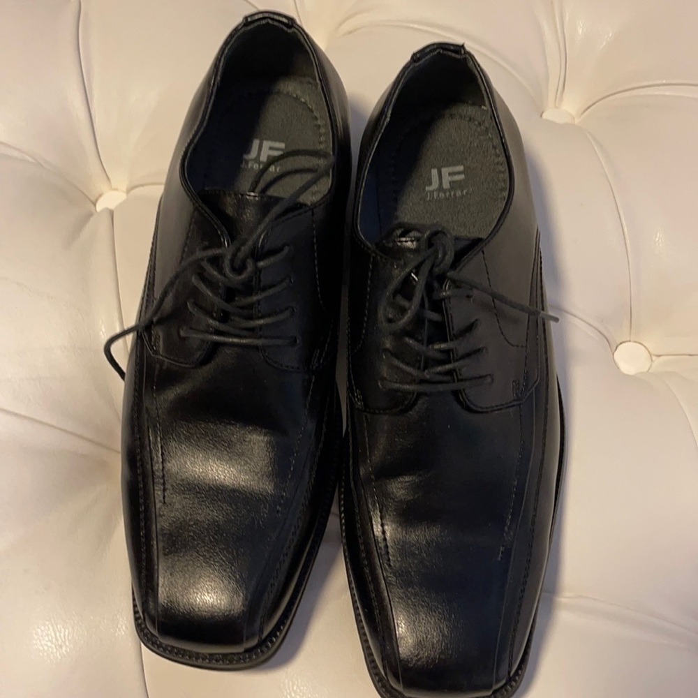 J. Ferrar Men’s black dress shoes size 8